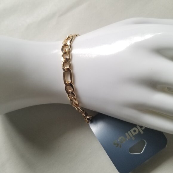 Claire's Gold Chain Link Bracelet - Picture 2 of 4
